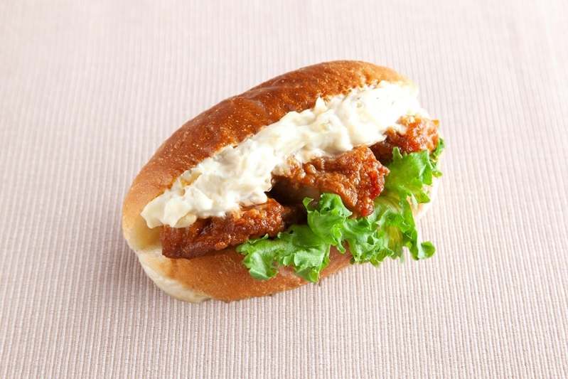 【513BAKERY】5月は「日本全国ご当地パンフェア」を開催!三重県の特産品・松阪牛など、全国各地のご当地食材を使ったパンが大集合!また、5月12日(金)から創業13周年を記念したパン福袋を販売!