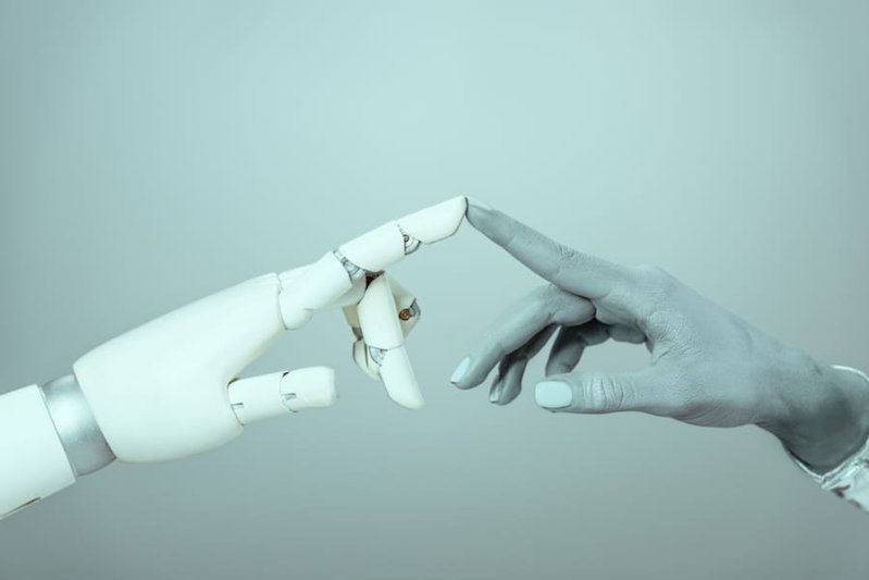 触覚を再現した「人工皮膚」がロボットをより人間に近づける