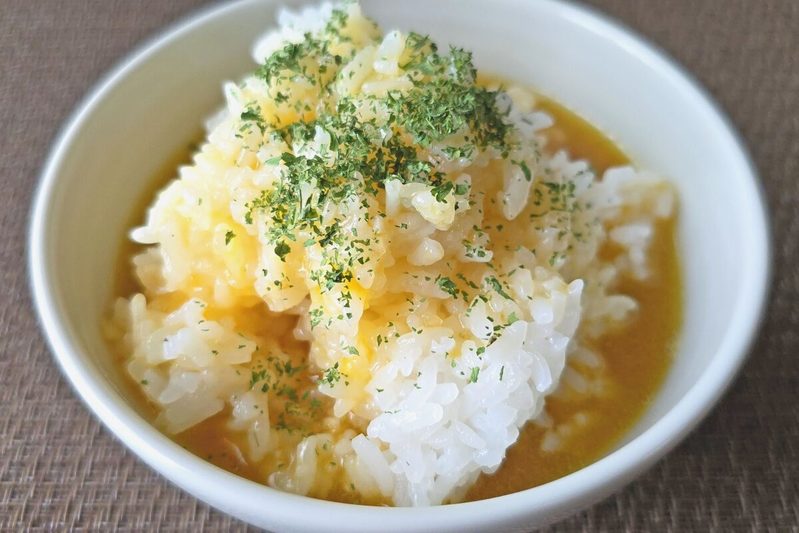 「たまごかけごはん」って洋風もイケるんだ…　にんにくたっぷりの魅惑の味に驚いた