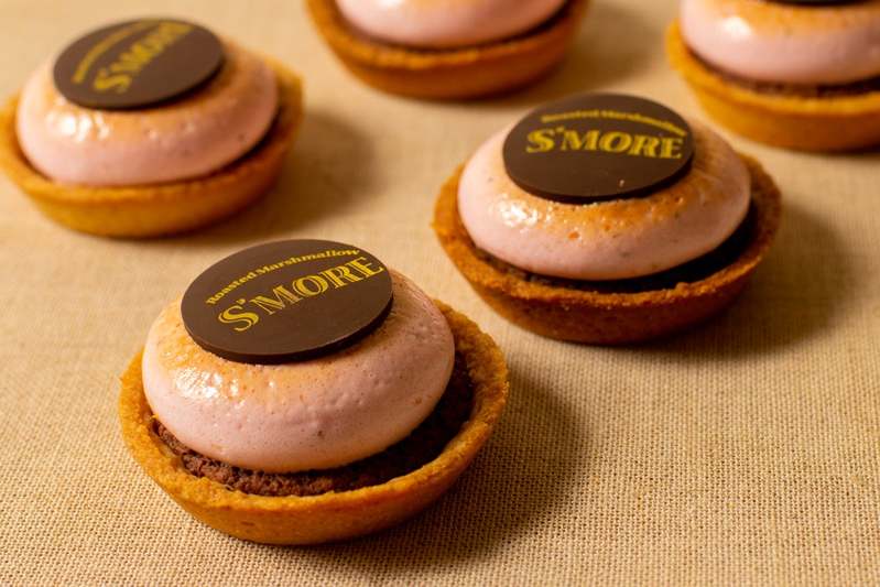 空港で人気の焼マシュマロスイーツより新商品　焼マシュマロ・タルト スモア【リッチストロベリー】羽田空港ANA FESTA各店にて３月２７日(月)新発売！