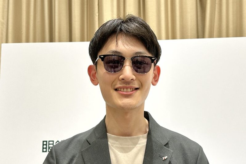 カラーレンズのサングラス、眼鏡市場社長が語る「選び方のコツ」 茶色には要注意