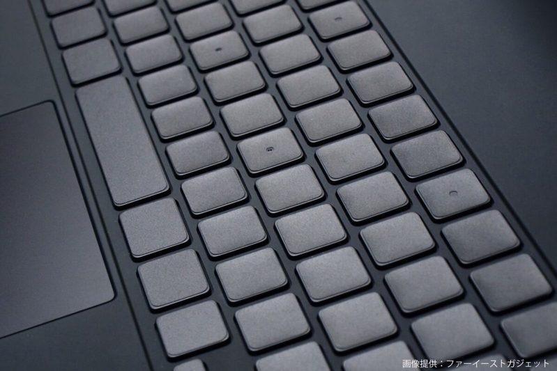 カフェで隣に座った男性、奇妙すぎるPCにギョッとした　「予想外の正体」で二度驚く…