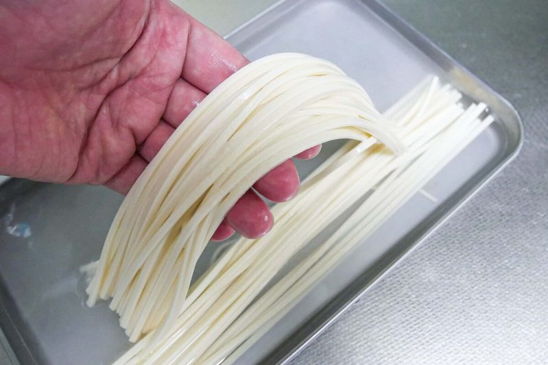 乾麺うどん、茹でる前にアレするだけで激ウマに　リュウジ推奨「絶対にやって」