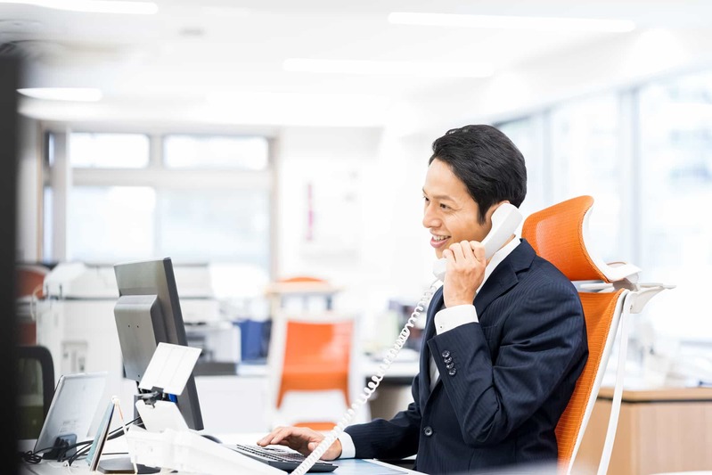 内勤営業とは?外勤営業との違いや向いている人の特徴を解説