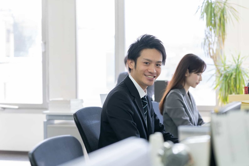 内勤営業とは?外勤営業との違いや向いている人の特徴を解説