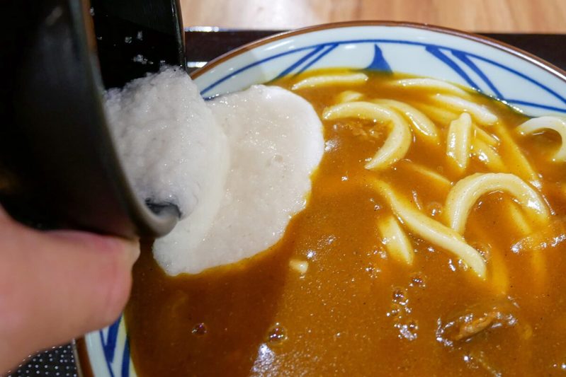 【丸亀製麺】公式が教える「カレーうどん」の食べ方がズルいくらい最高　これは試したくなる…