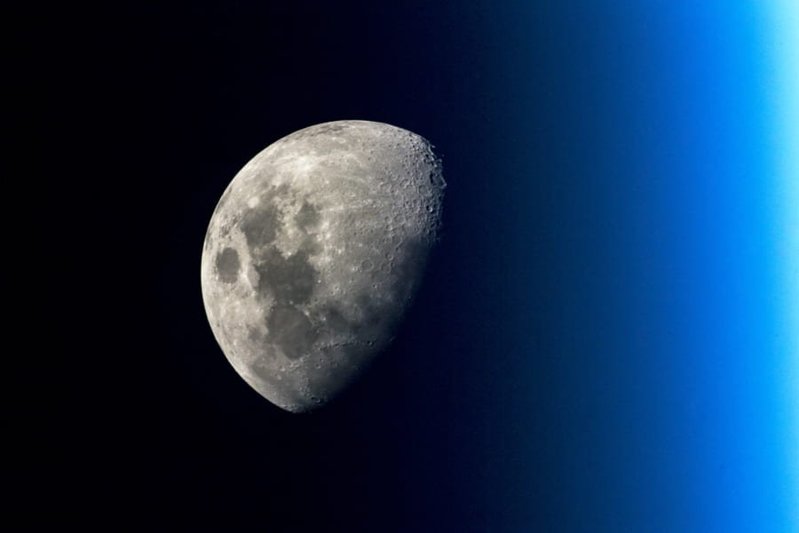 地球より大きい惑星はジャイアント・インパクトで「月が形成できない」可能性が高い