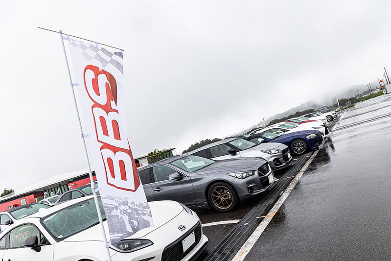 サーキット走行を意識した座学と実技でステップアップ! 「BBS JAPAN TANZO CLUB ドライビングレッスン」