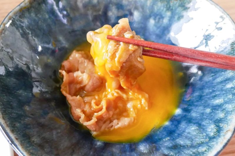 冷凍牛丼が劇的にウマくなる「アンジャ渡部の食べ方」 食べる前に“コレ”をする