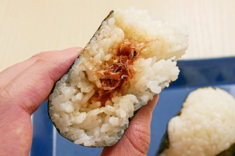 おにぎりに「あの調味料」を入れるだけで激ウマ　無限に食べちゃう…