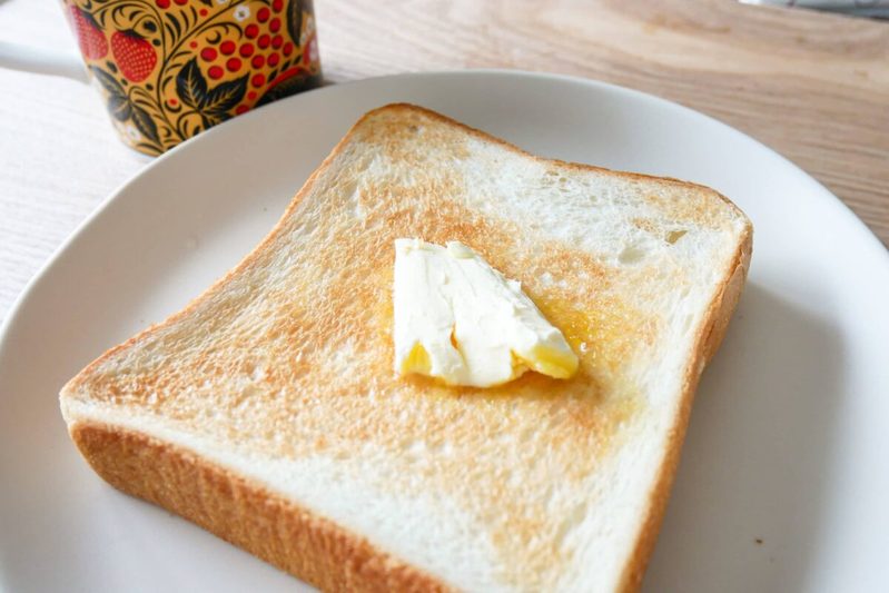 トーストは“こう焼く”のが正解だった サクふわ食感で劇的においしくなる