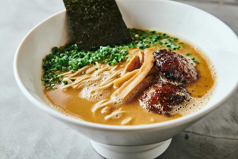 行列の絶えないラーメン店「ラーメン ABE’s・GYOUZAYA」と「あめつち」のコラボレーション。フランス産高級地鶏プレノワールのプレミアム拉麺が登場！！