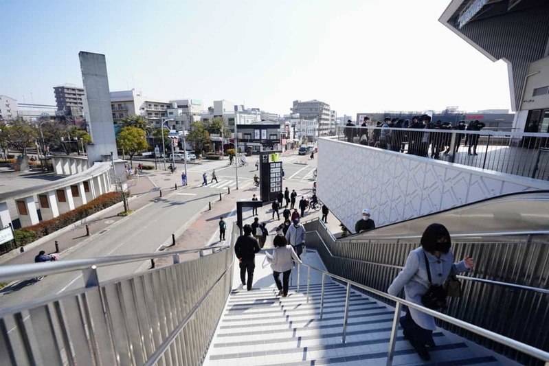 甲子園プラスのオープン当日のようす。行列できてた