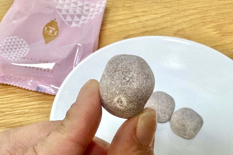 【爆売れチョコ⁉︎】明治「琥珀ガナッシュ」をレポ！　あの大人気グミの製法が活かされていた…