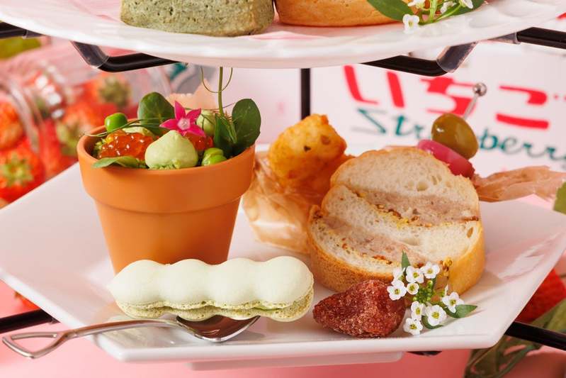 一口では食べきれない、特大サイズの大阪産（もん）いちご“紅ほっぺ”も楽しめる！「ストロベリーアフタヌーンティー」を販売