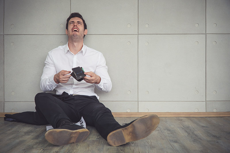 給料前借りしたことある? なんと20代男性会社員の8%が経験ありとの結果に、でもなんで?