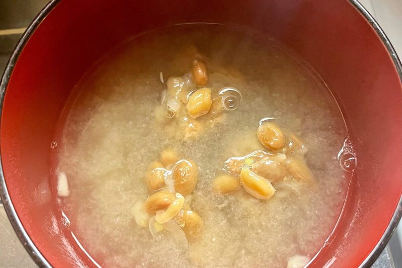 和の鉄人・道場六三郎さんが考案した「納豆の食べ方」 旅先の“朝定食”でも試したい…