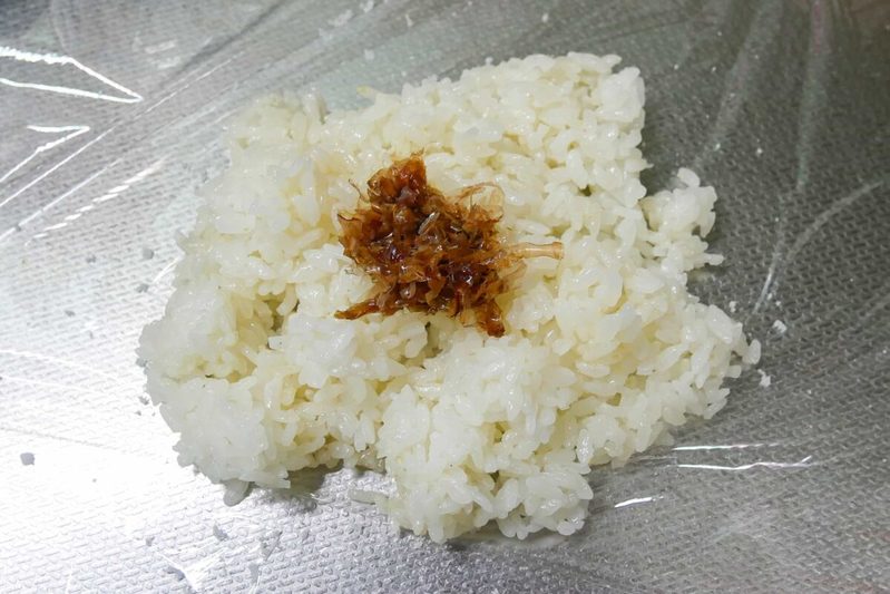 おにぎりに「あの調味料」を入れるだけで激ウマ　無限に食べちゃう…