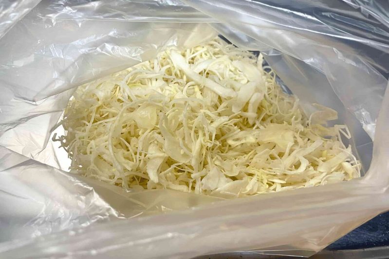 市販の千切りキャベツと卵で作る“オムレツ” 包丁いらず、ヘルシーなのに大満足