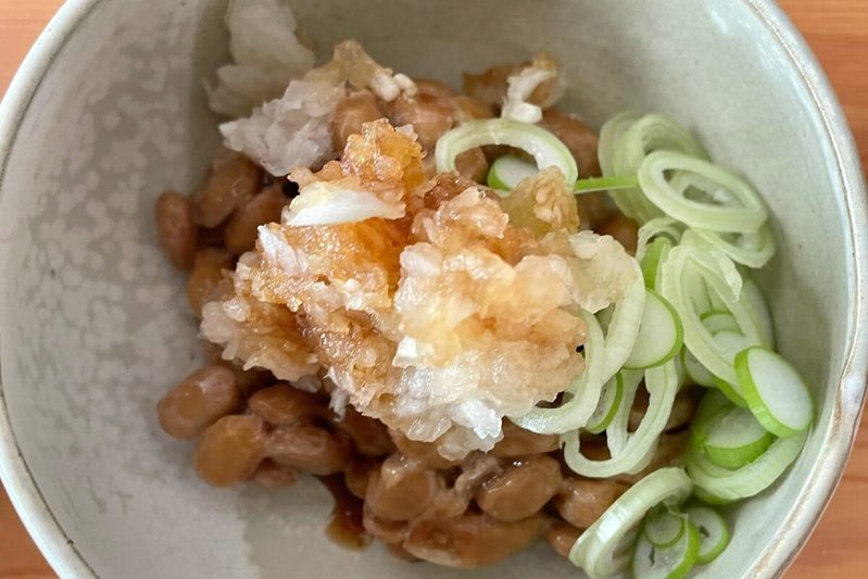 和の鉄人・道場六三郎さんが考案した「納豆の食べ方」 旅先の“朝定食”でも試したい…