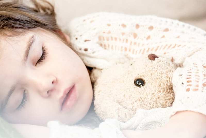 たっぷり昼寝する子どもほど幸福度・学力が高いことが判明