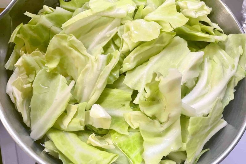 20秒茹でたキャベツに“このタレ”かけたら… 無限ループの「激ウマ副菜」が完成
