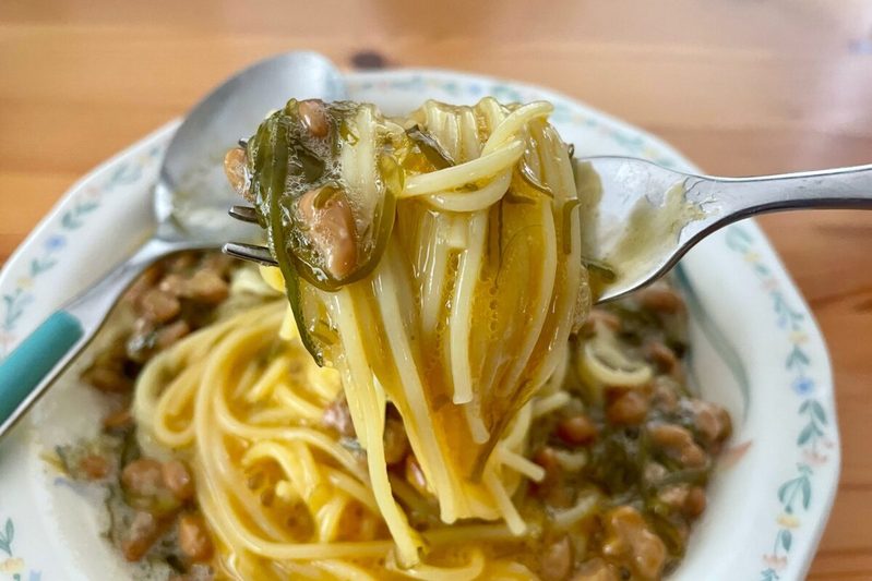 だれウマ氏の「限界爆速納豆パスタ」は混ぜるだけ作れる　ネバネバふわとろ食感でやみつき