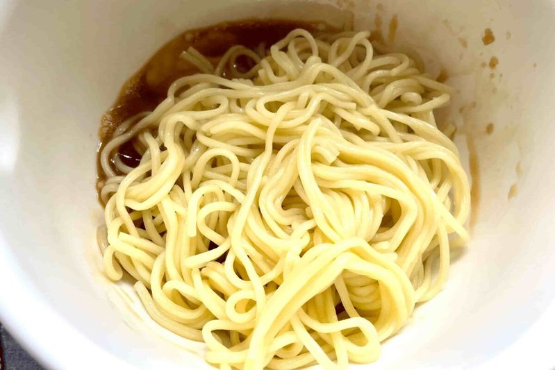 30円の中華麺に“タレ”を混ぜるだけ 「究極のまぜそば」がガチでハマる