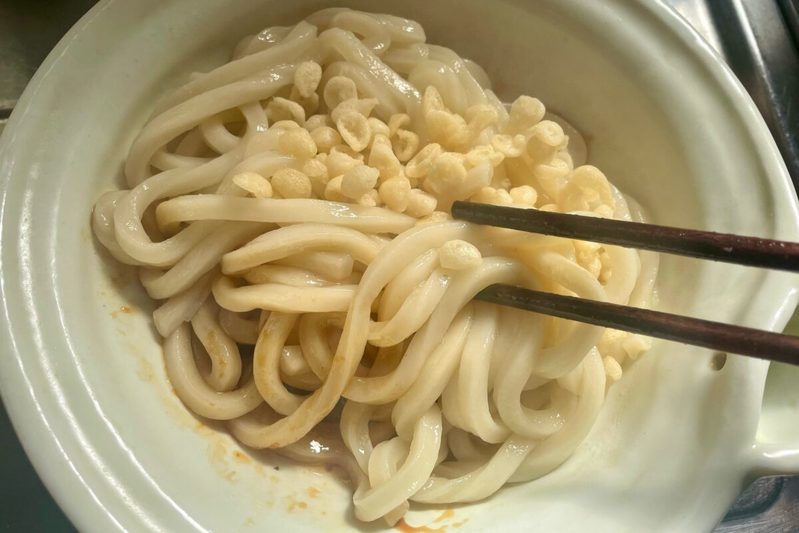 だれウマ氏の「たぬき油うどん」が最高すぎる　ずぼら飯が驚きの美味しさに…