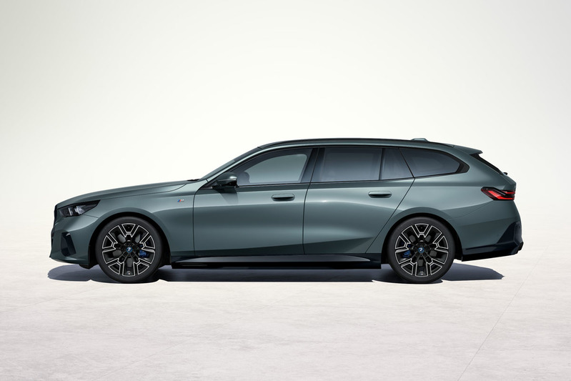 BMW 新型5シリーズに「ツーリング」を追加。EVの「i5ツーリング」も初投入【公式動画】