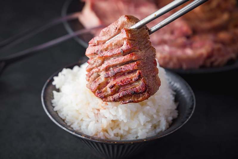 メディアで話題の高級牛タン食べ放題店がリニューアルオープン!「10秒炙りネギ塩タン」「牛タン&ハラミユッケ」も食べ放題に『焼肉一心たん助 秋葉原店』が2022年4月4日(火)リニューアルオープン