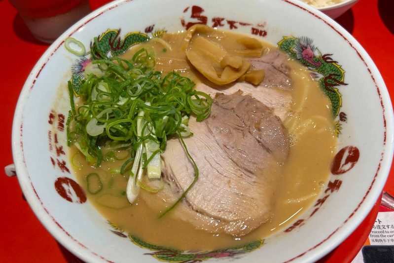 フット後藤が実践する「ラーメンの食べ方」が秀逸すぎ　序盤は具材に手をつけず…