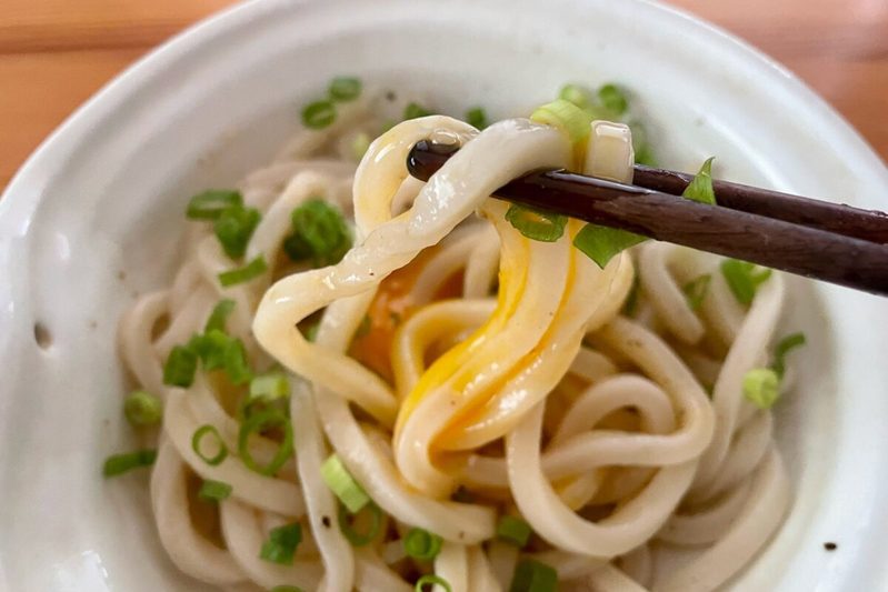 リュウジ氏の「虚無塩うどん」はやめられない美味しさ　めんつゆに飽きたらこれ