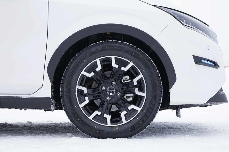 雪道でも極めて安定した走りを披露する「e-POWER 4WD」はメチャスゴイ！「日産ノート オーテック クロスオーバー」【河口まなぶ動画試乗インプレッション】