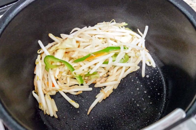 めんつゆに飽きたらこれ　川越シェフ、もやしを使う「まかないパスタ風そうめん」が絶品