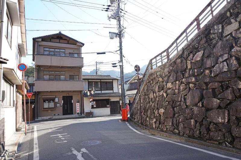 「事故多発交差点なのにどうして信号を設置しないの？」警察に聞いてみたら意外な回答が