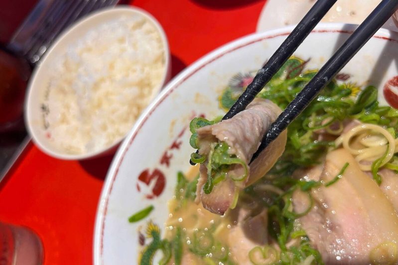 フット後藤が実践する「ラーメンの食べ方」が秀逸すぎ　序盤は具材に手をつけず…