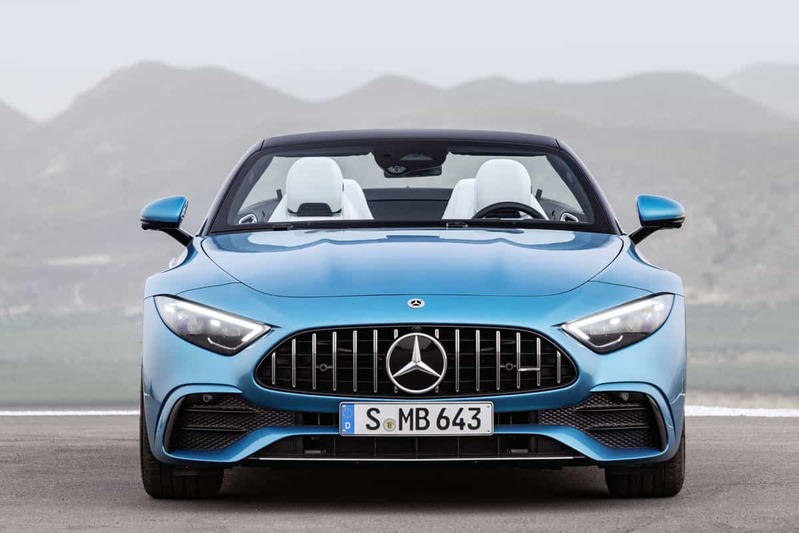 新型「メルセデスAMG SL 43」上陸　F1由来の電動ターボ搭載