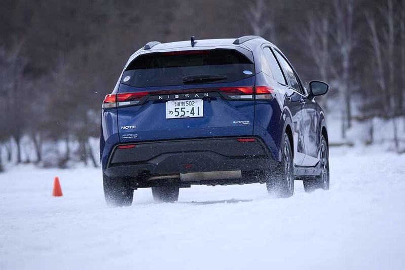 雪道でも極めて安定した走りを披露する「e-POWER 4WD」はメチャスゴイ！「日産ノート オーテック クロスオーバー」【河口まなぶ動画試乗インプレッション】