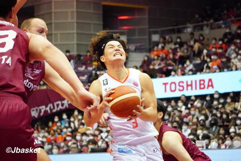 【Bリーグ】ファジーカス30得点12Reb「バスケットを愛しているので高いレベルでパフォーマンスしていくのが使命だと思っている」／Game2川崎が広島に勝利