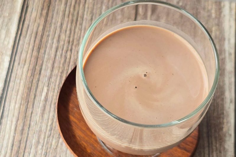 家で、カフェレベルの「アイスココア」作る方法　コップに注ぐ順番が超重要だった