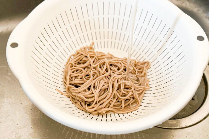 マツコの影響でスーパーから消えた「乾麺そば」　最高においしい“食べ方”に感動…