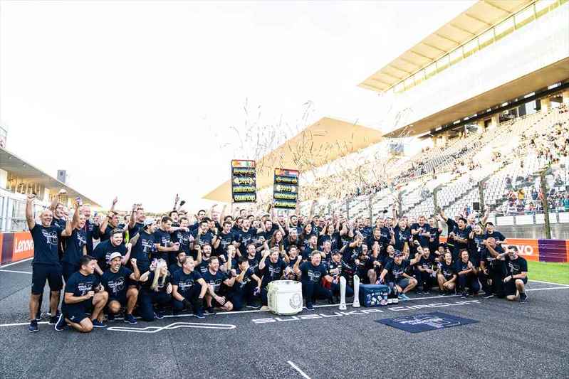 22万人以上の観客が詰めかけたF1日本GPはM.フェルスタッペンが優勝！ レッドブルが2年連続となる コンストラクターズタイトルを獲得！【F1日本GP】