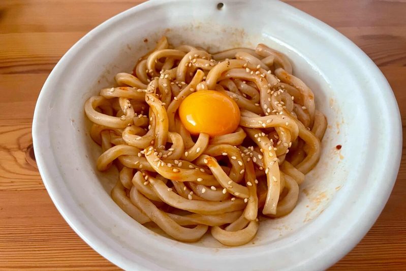 まるみキッチンの「ヤンニョム風うどん」が最高　家にある調味料だけで本格的な味に