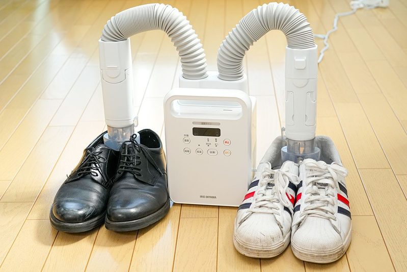 びしょ濡れスニーカーを“30分”で完全乾燥 梅雨前に用意したい「最強の乾燥機」