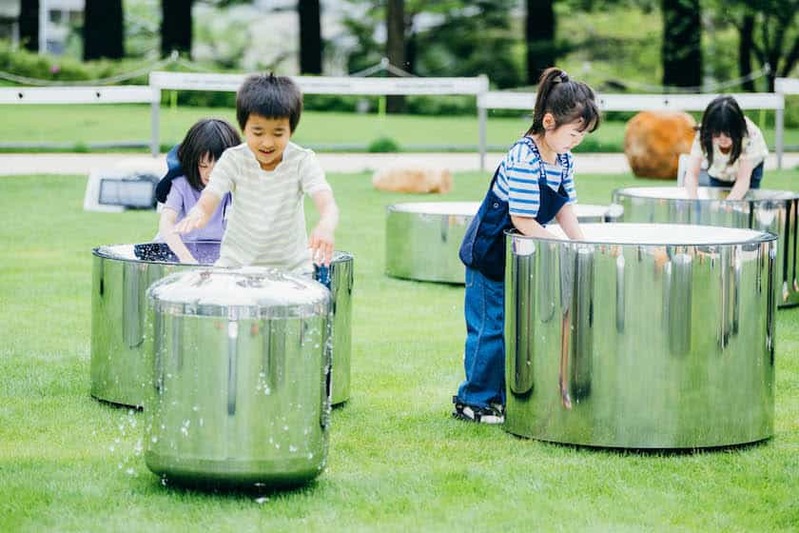 ゴールドウインが野外で子どもと遊べるイベントを東京ミッドタウンの芝生広場で開催