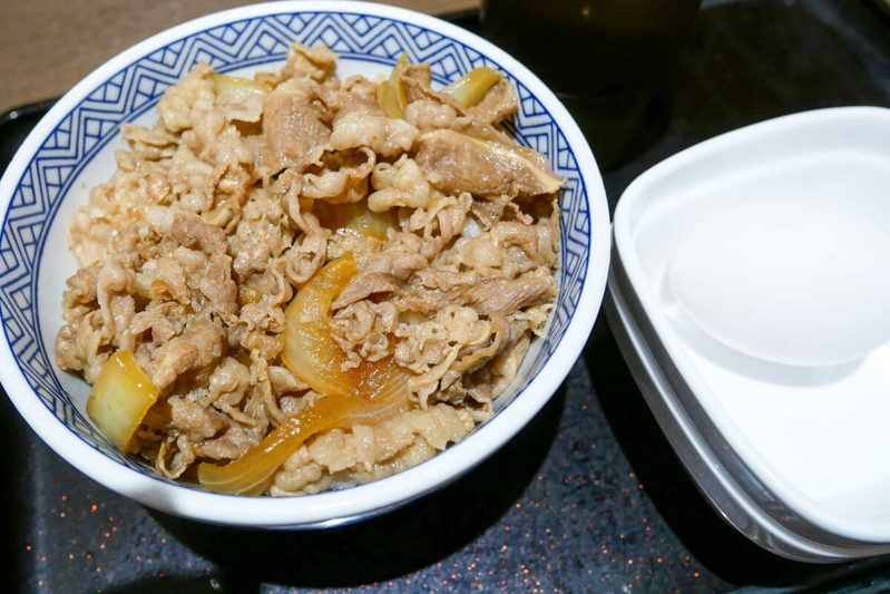 吉野家の牛丼、20年以上通う銀シャリ鰻の“食べ方”がガチすぎる…