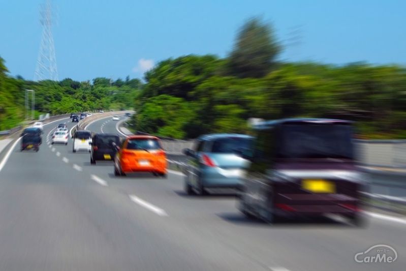 前方のパトカー追い抜いても大丈夫？追い越す時の注意点