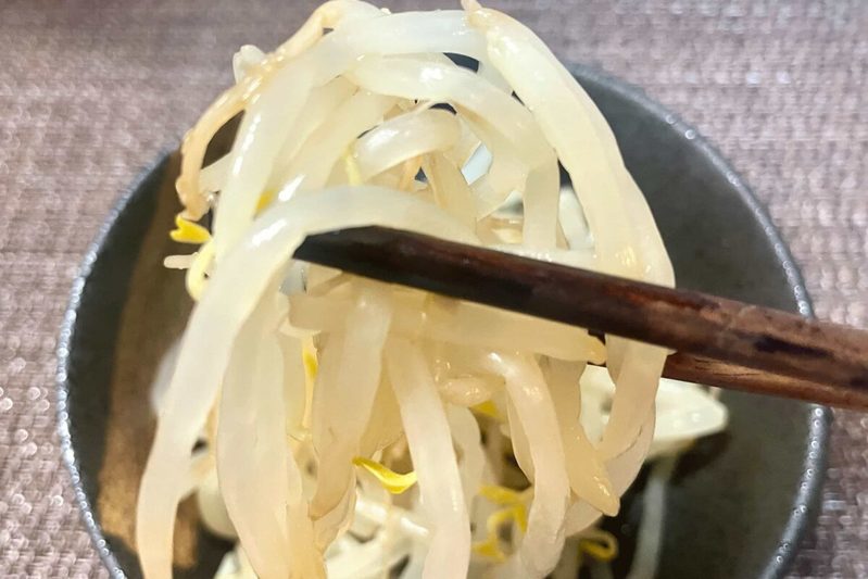 【もやしと調味料3つだけ】レンチンで作る神レシピ 超優秀な常備菜だった