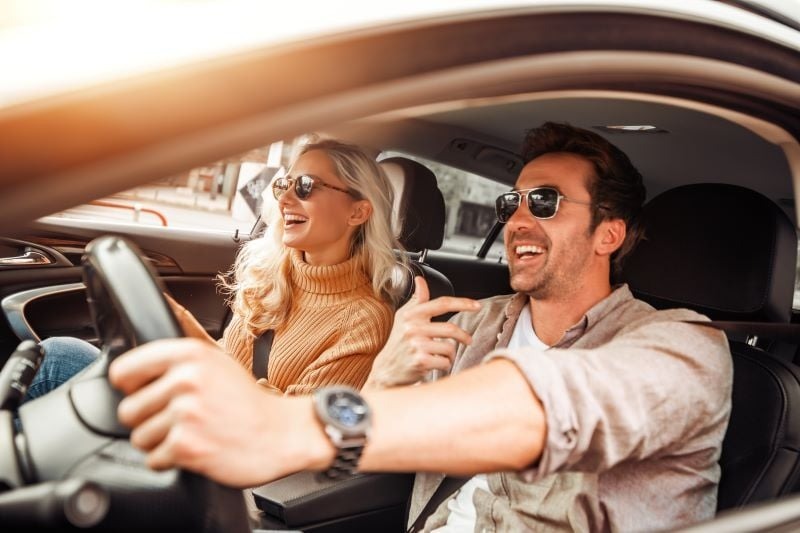 人柄は“車内”に表れる?「車内がザリガニ臭っ!?」「後部座席に護身用の角材!?」あなたの周りにもいない?「車内の状態ヤバい人」